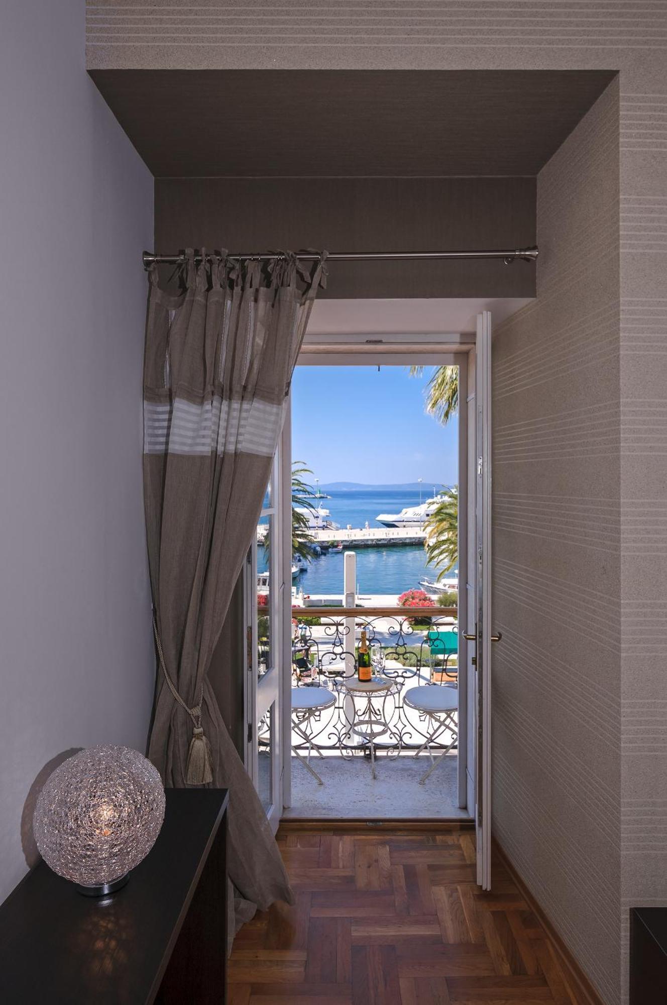 Riva Apartments Guest house