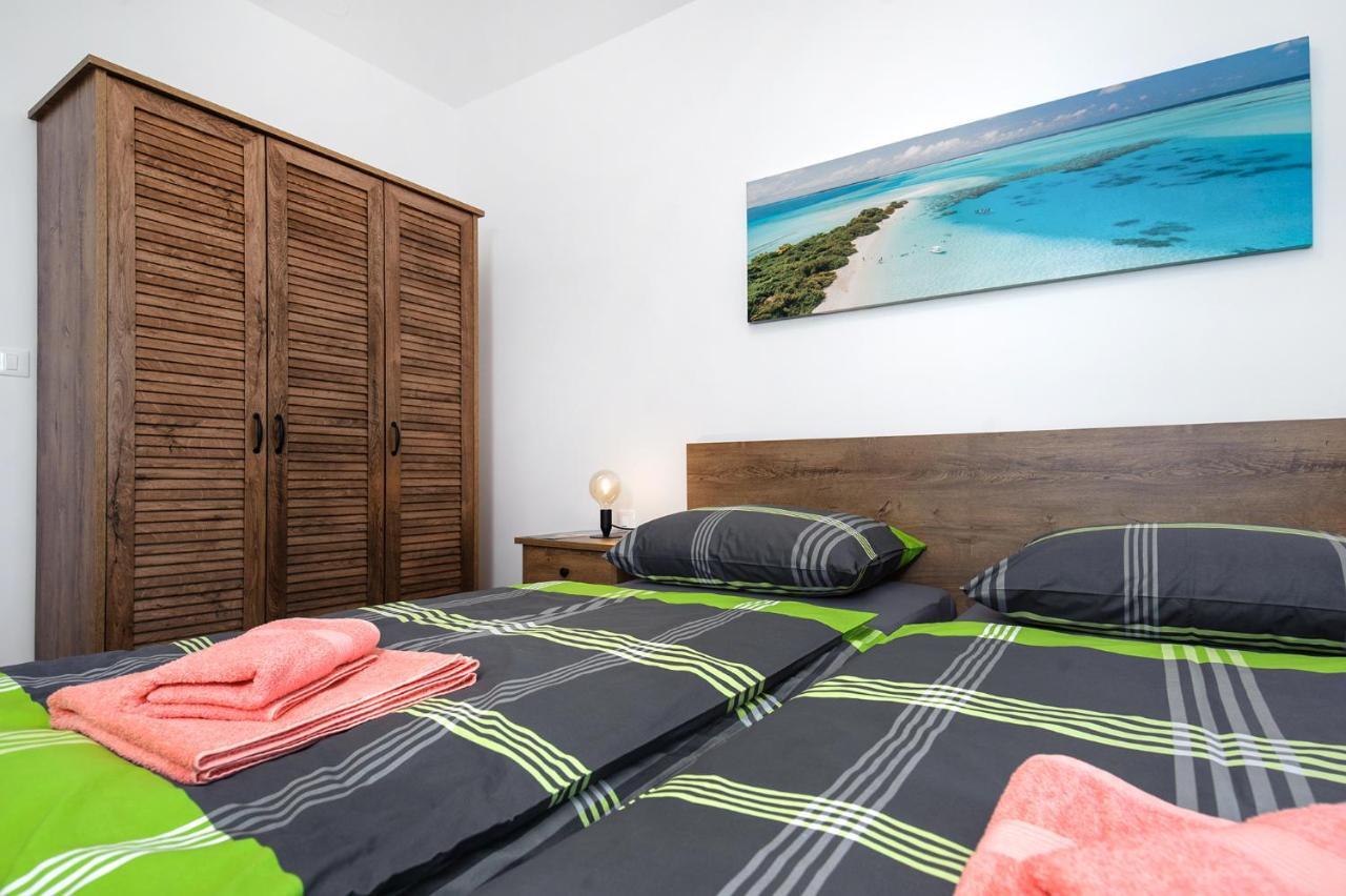 Sea View Tiho Apartment