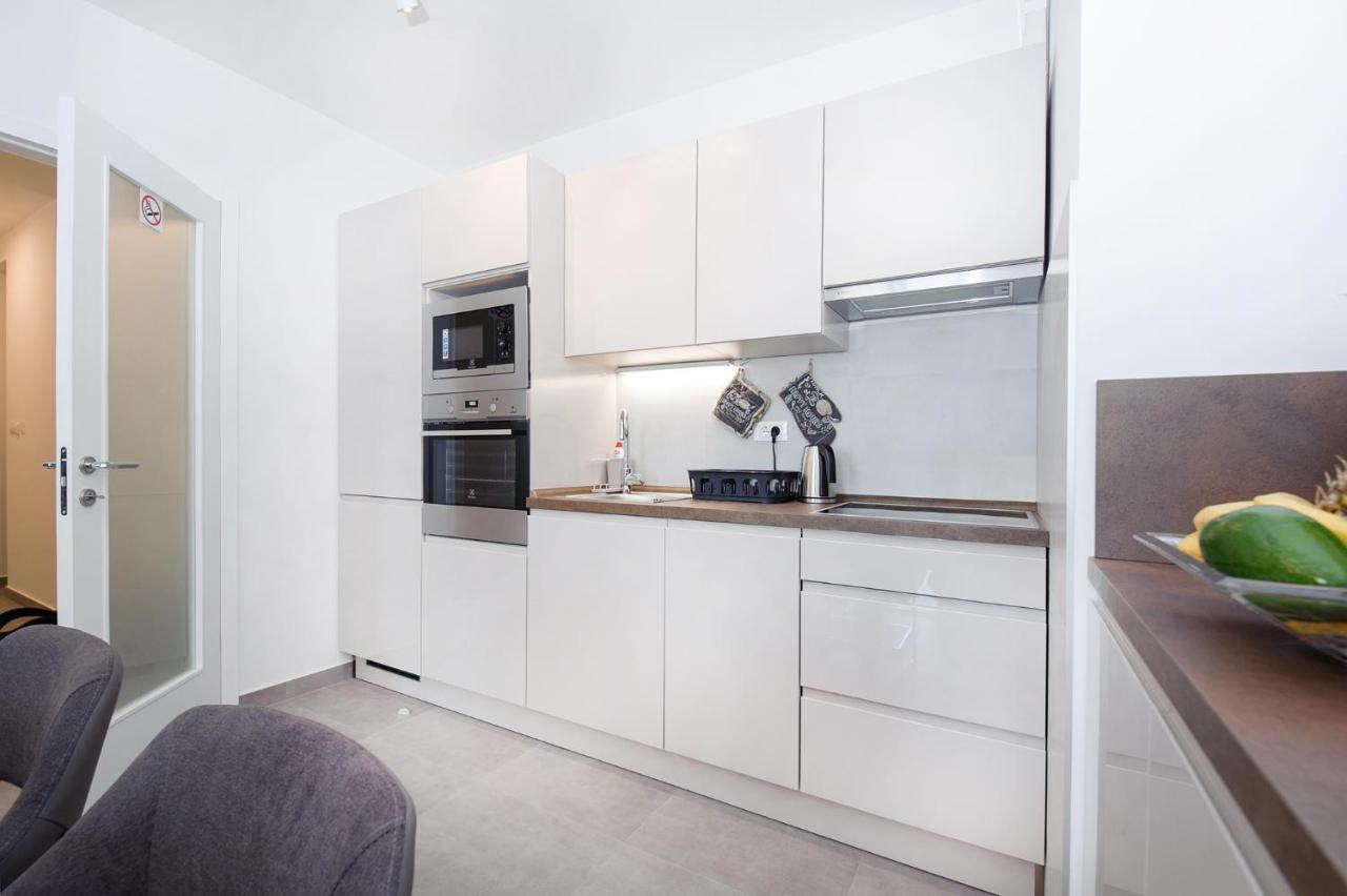 Apartment Sea View Tiho Split