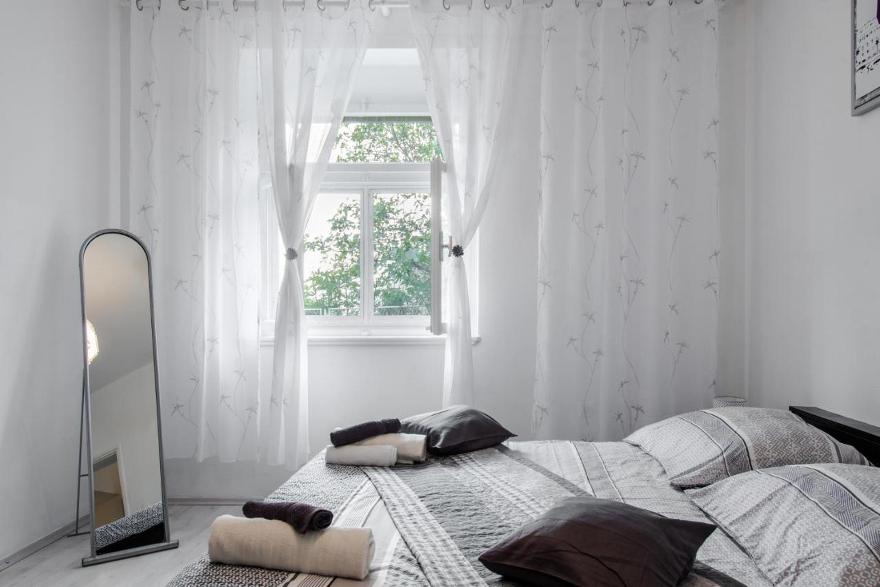 Heavenly Corner Apartment Split