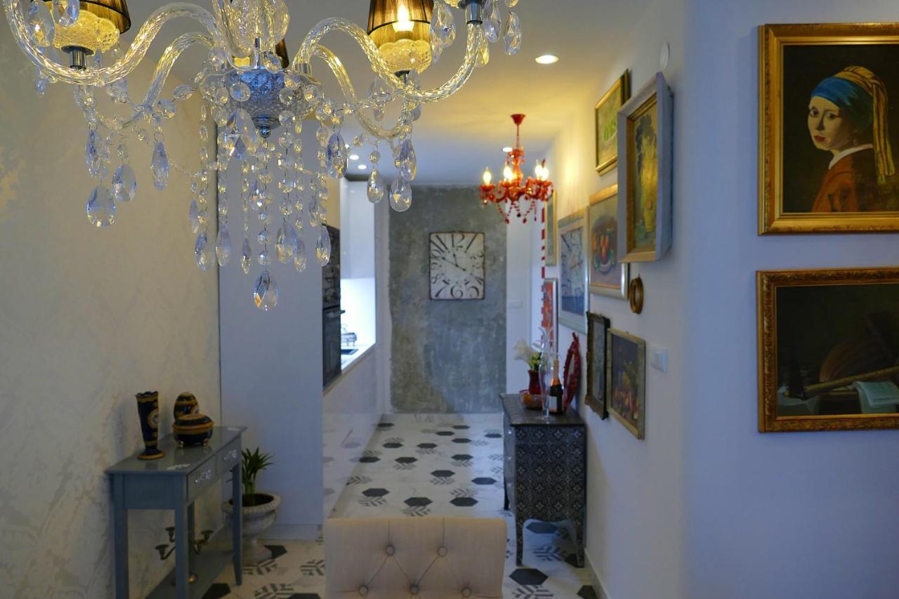 Art Gallery Luxury