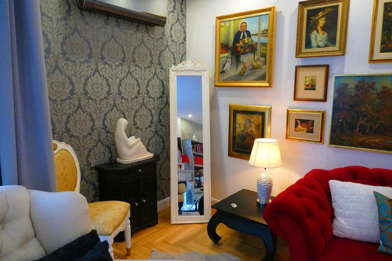 Art Gallery Luxury