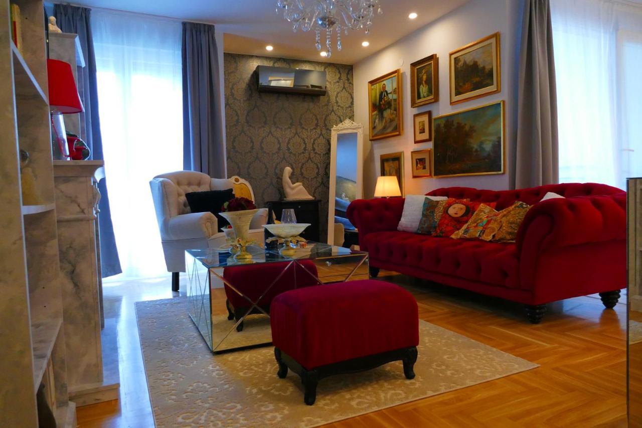 Art Gallery Luxury