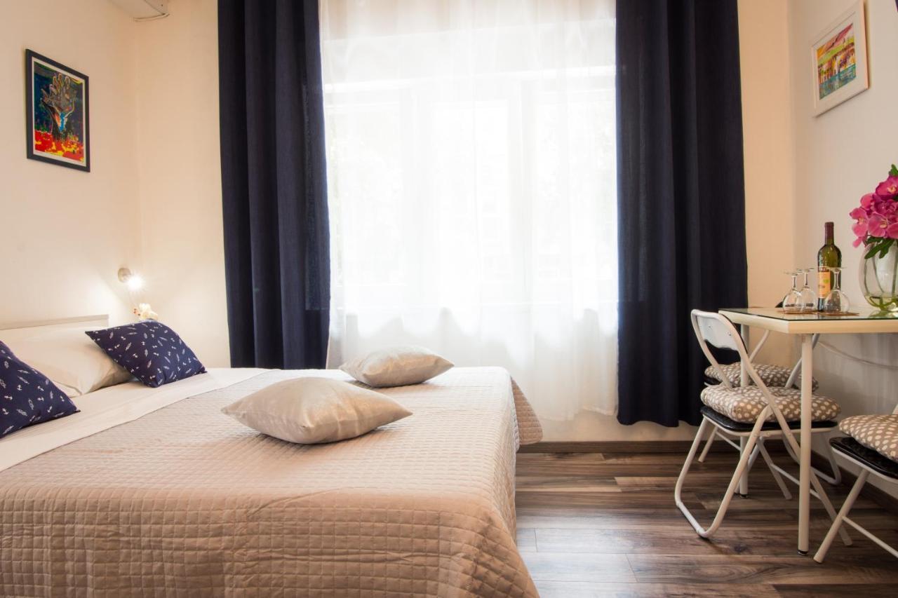 Lucky Guest house *