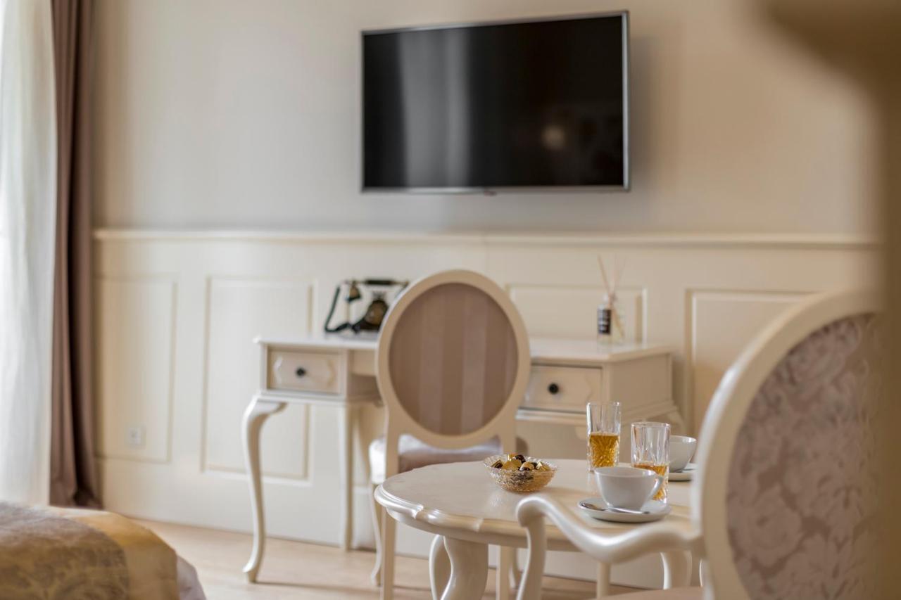 Royal Piazza Guest house