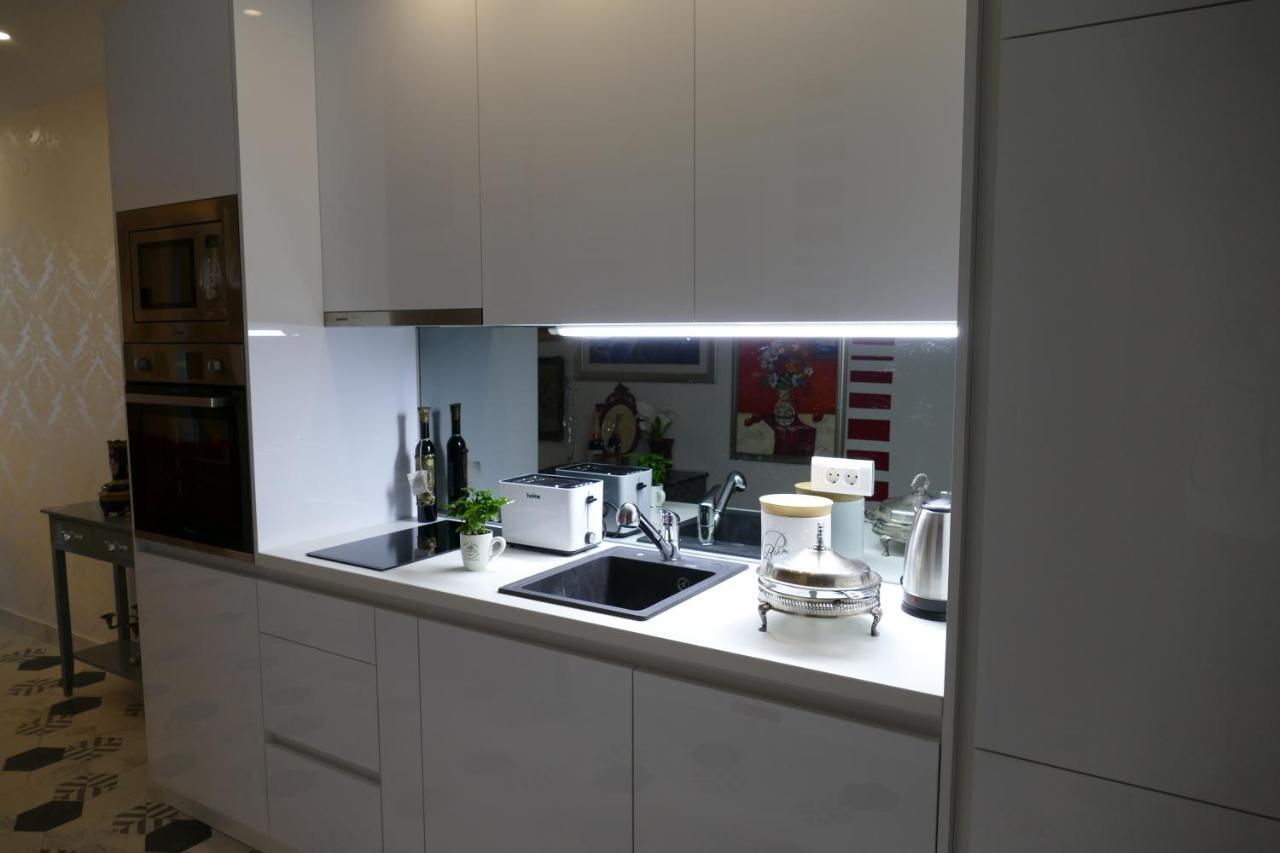 Art Gallery Luxury Apartment *
