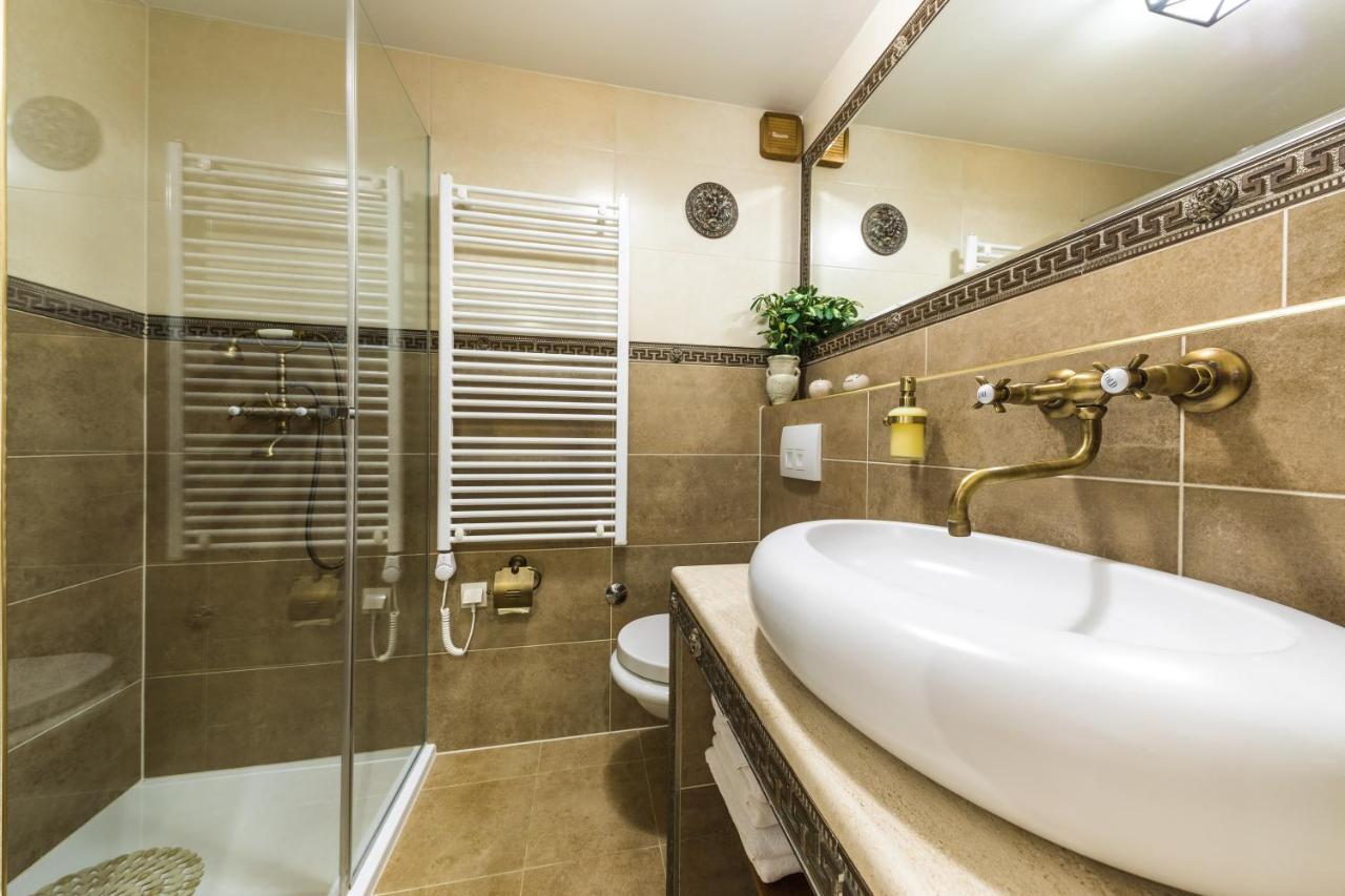 Ave Caesar Apartment