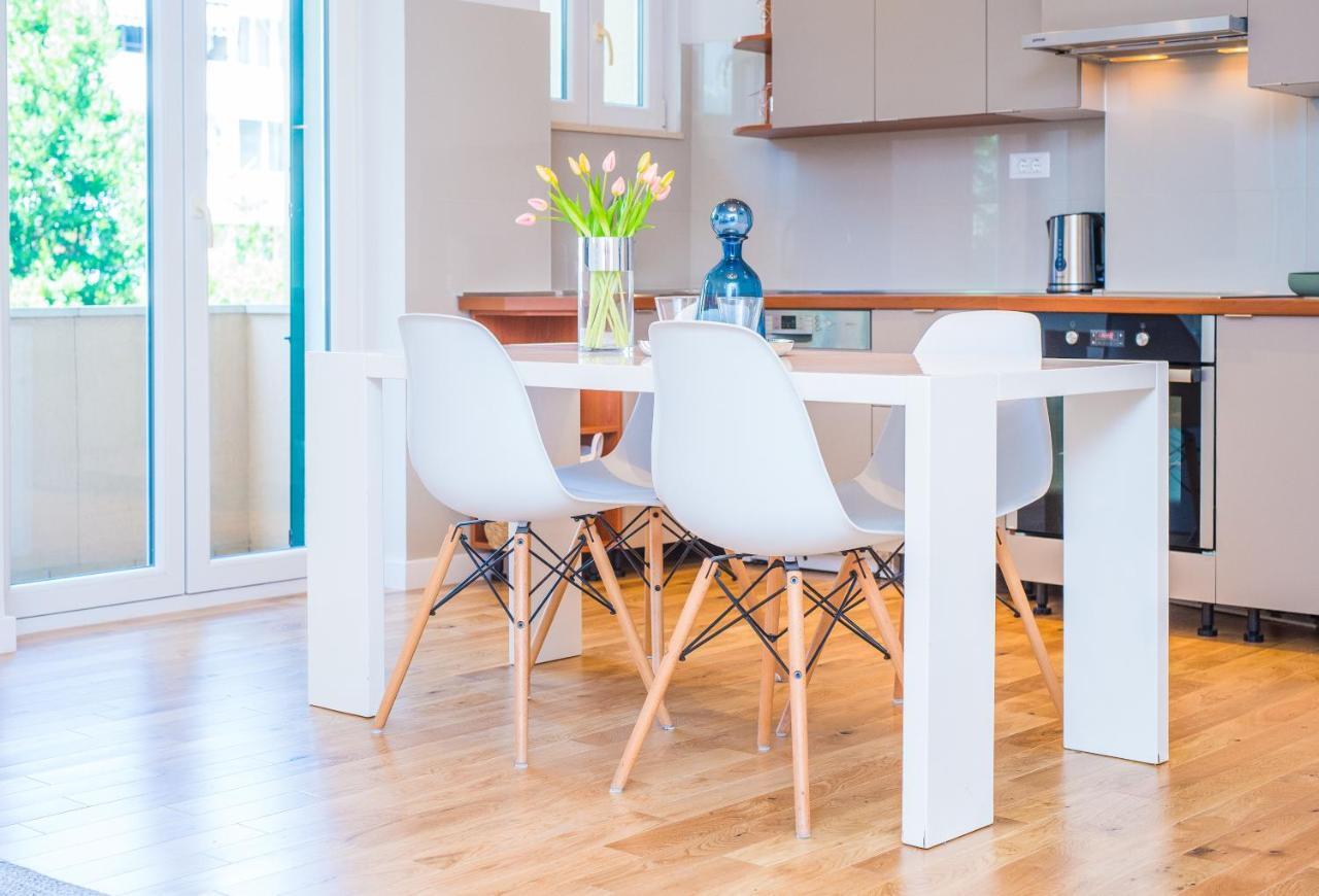Apartman Franco's Spacious - Great Location *