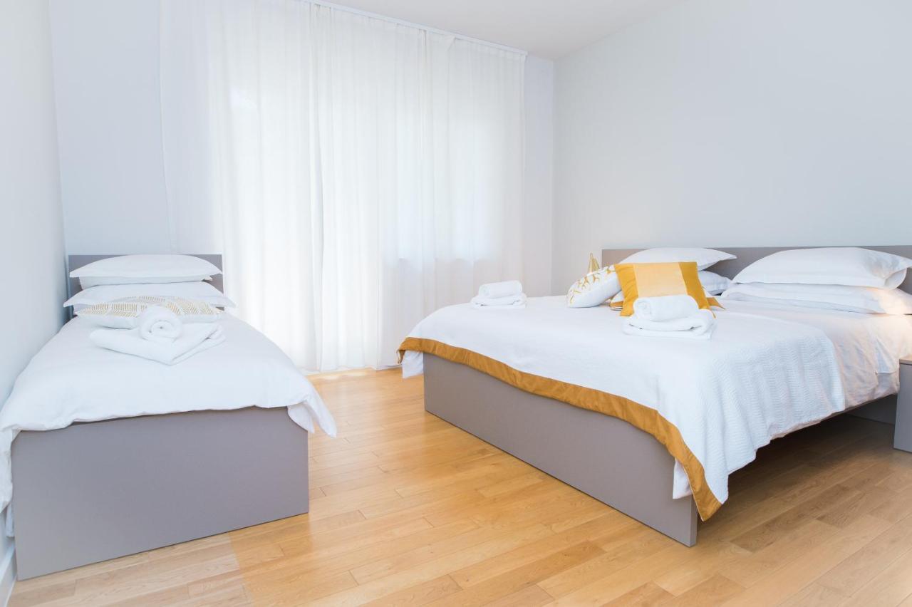 Franco's Spacious - Great Location *