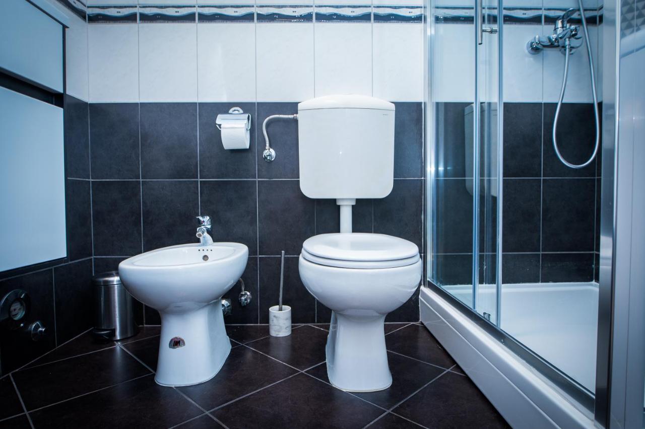 Apartman Franco's Spacious - Great Location Split