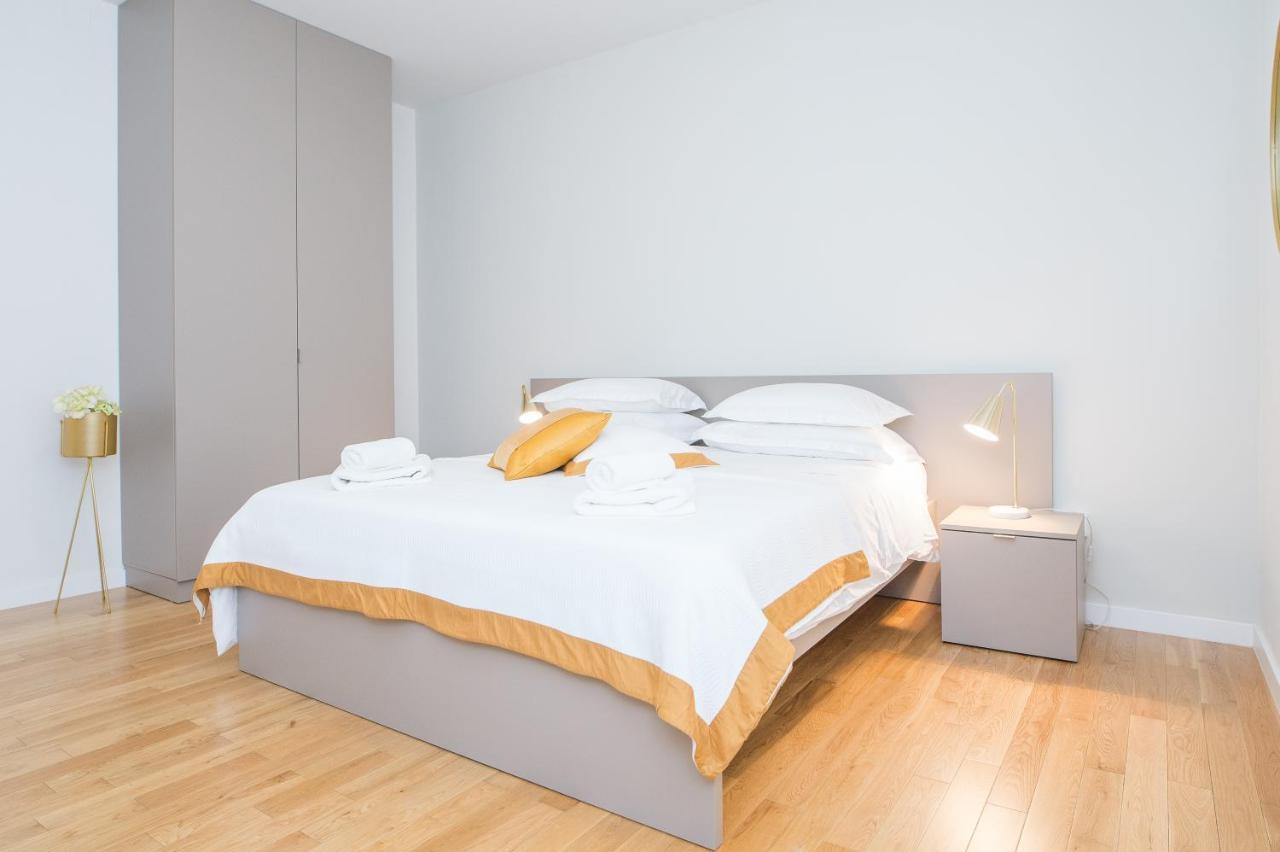 Franco's Spacious - Great Location Split