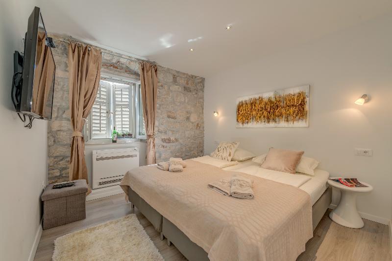 Temple Luxury & Guest house