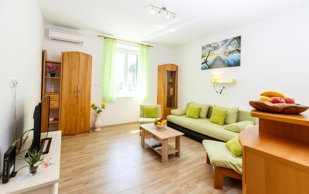 Apartment Forest Split