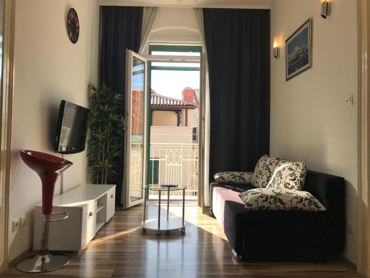 Old Town With Private Indoor Garage Parking Apartamento