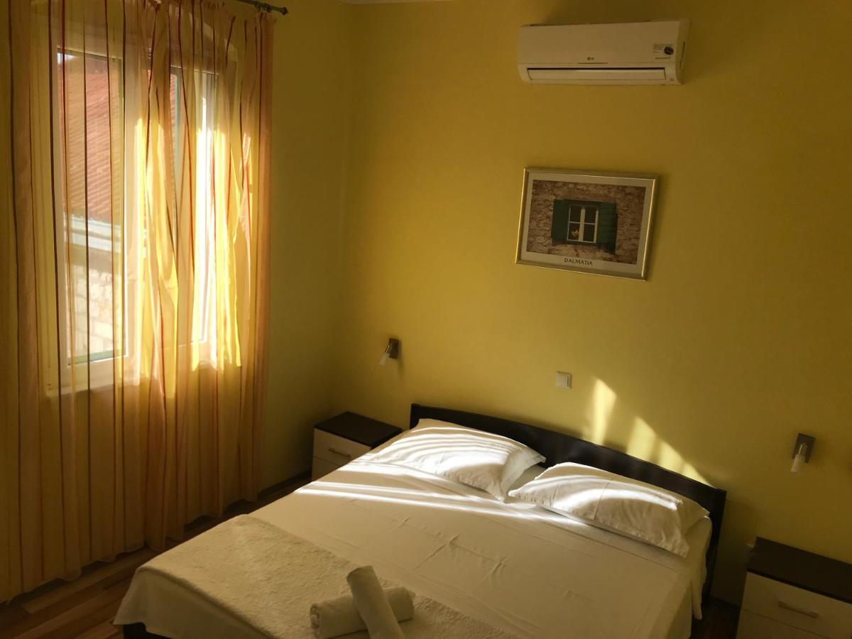 Old Town With Private Indoor Garage Parking Apartamento *