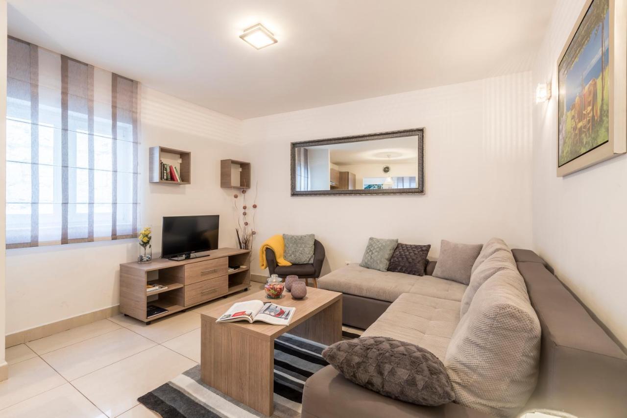 Varos Apartman *