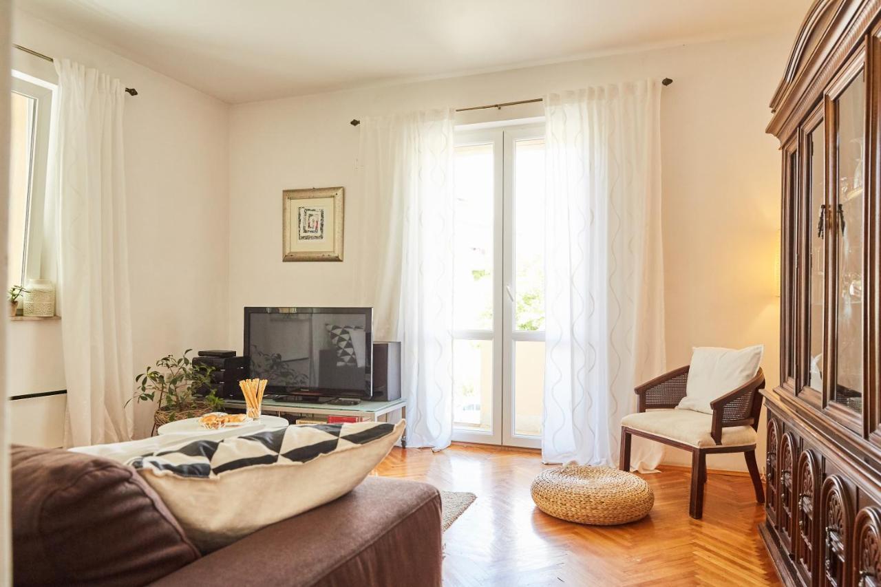 I&m With Private Parking Apartment