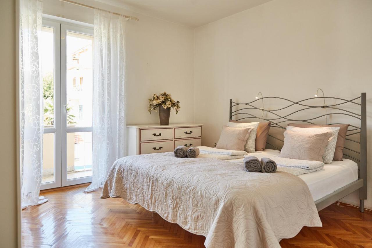 I&m With Private Parking Apartment Split