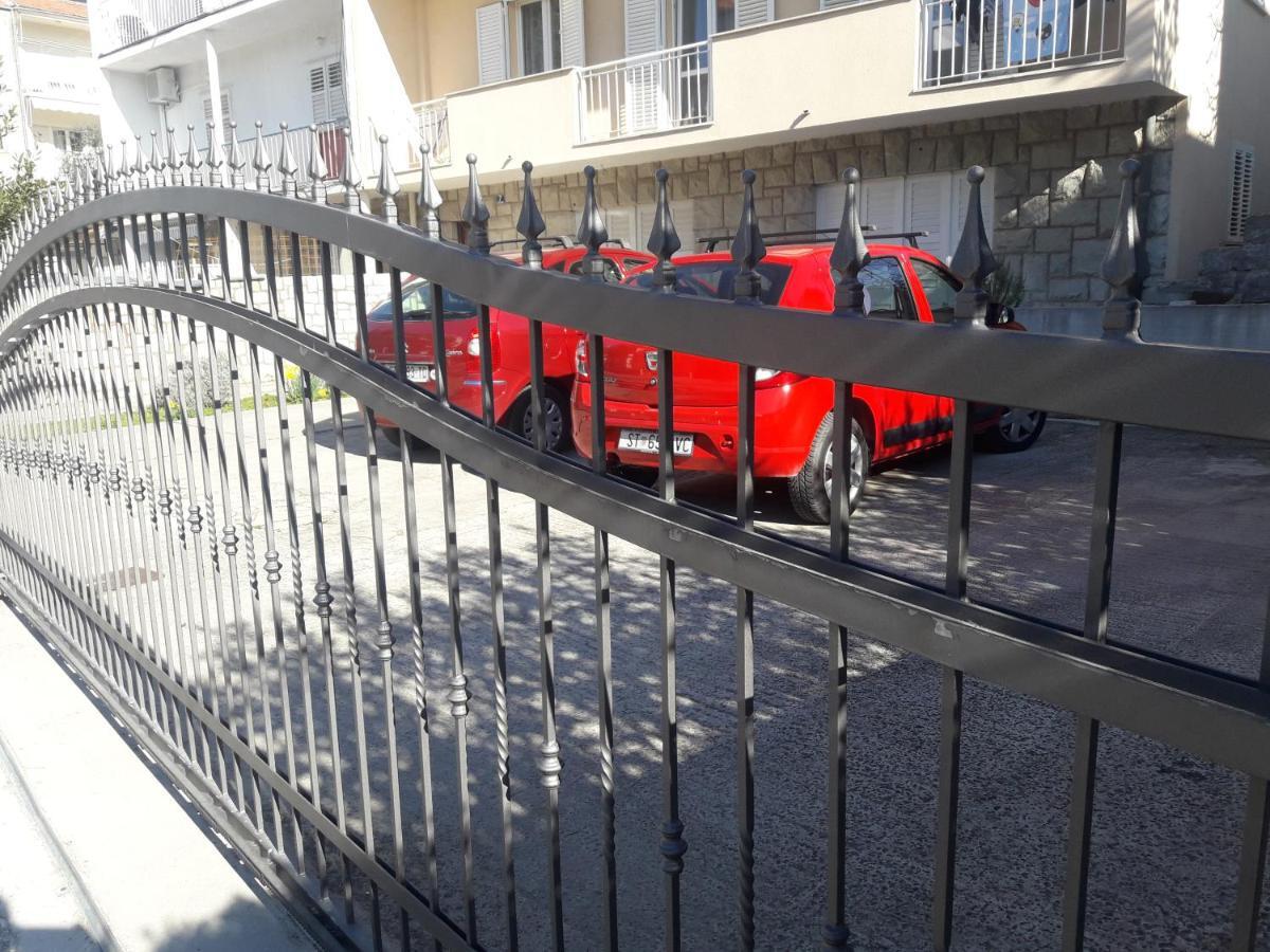 I&m With Private Parking
