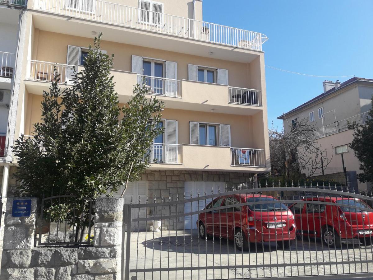 I&m With Private Parking * Split