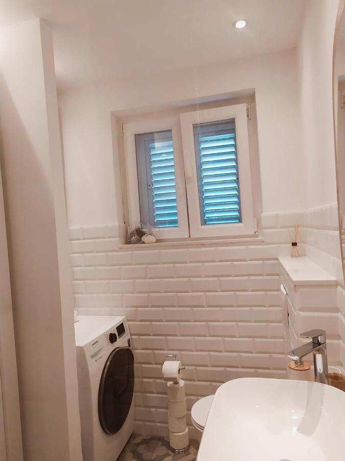 I&m With Private Parking Apartment Split