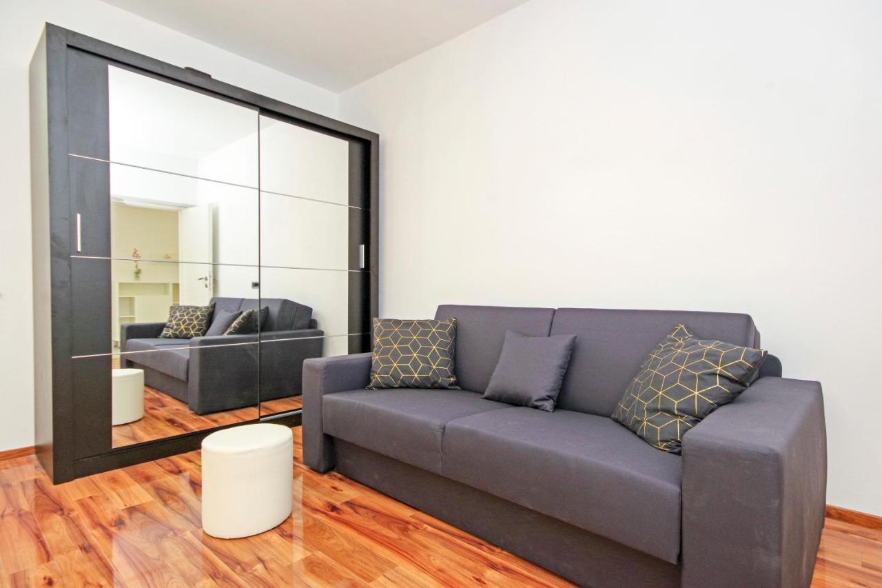 Symphony Veranda: Modern, New Apartamento *