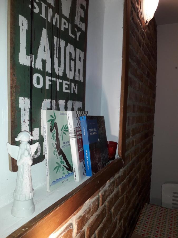 Apartment After Eight *
