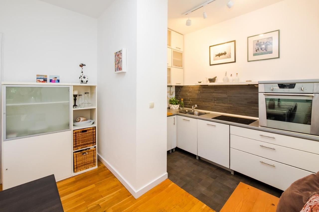 Minimalist Hidden Gem Spacious Flat In Center