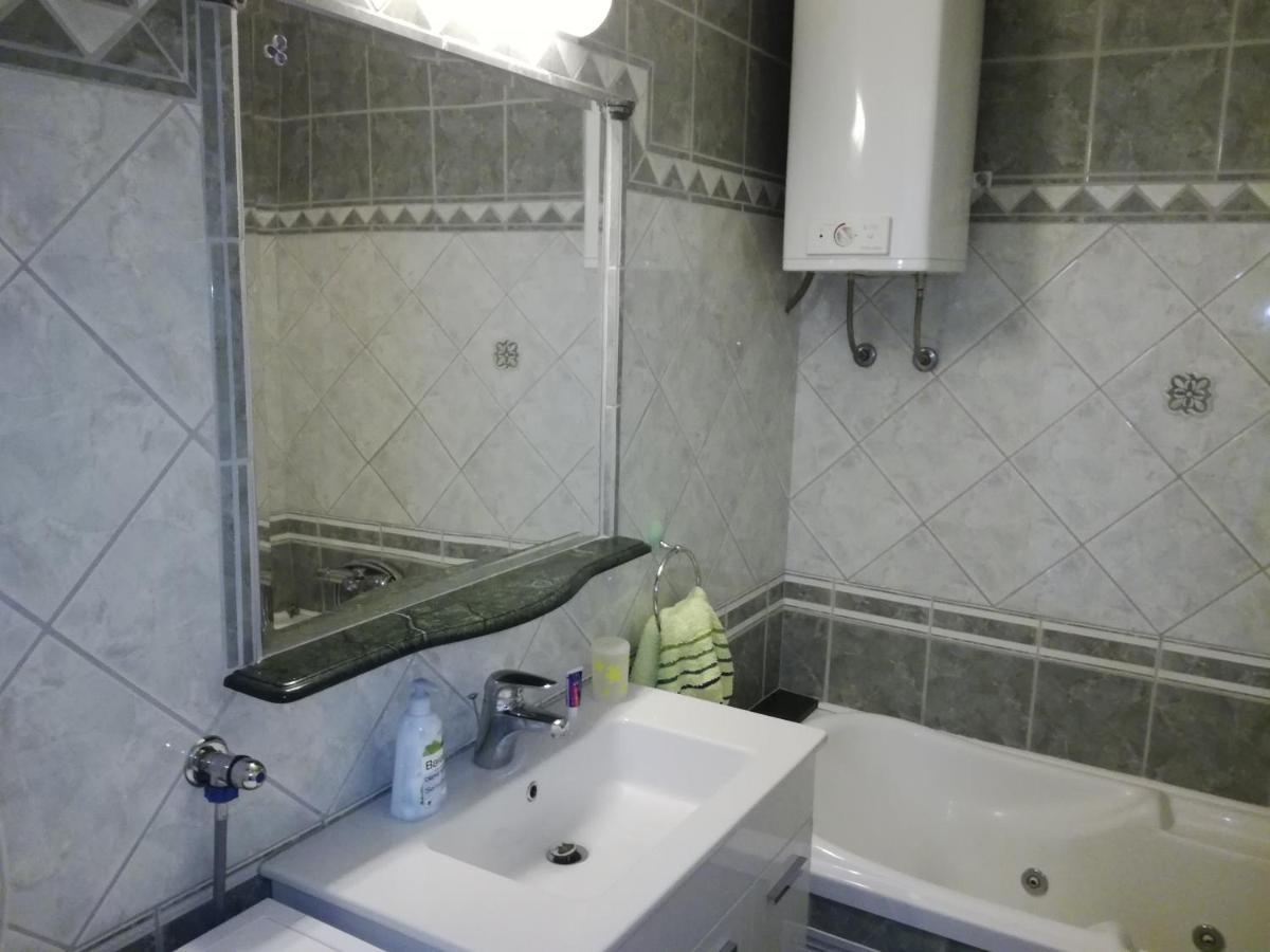 Ita Apartment Split