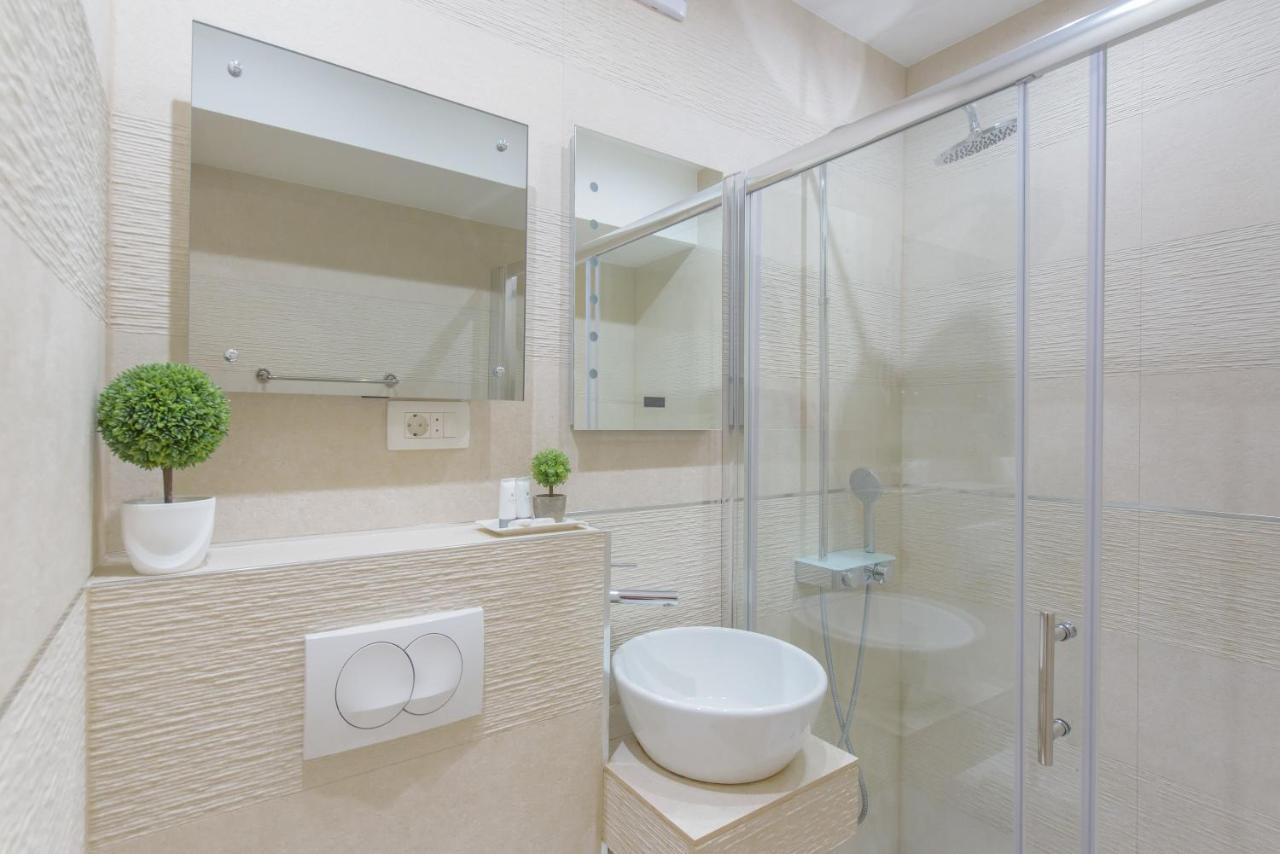 Apartman Location Split