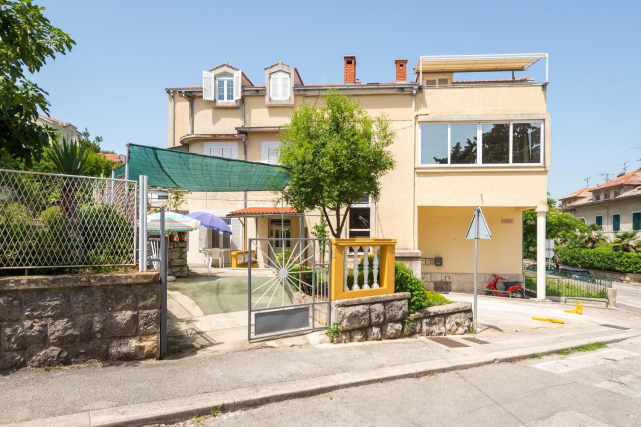 Petite Apartment
