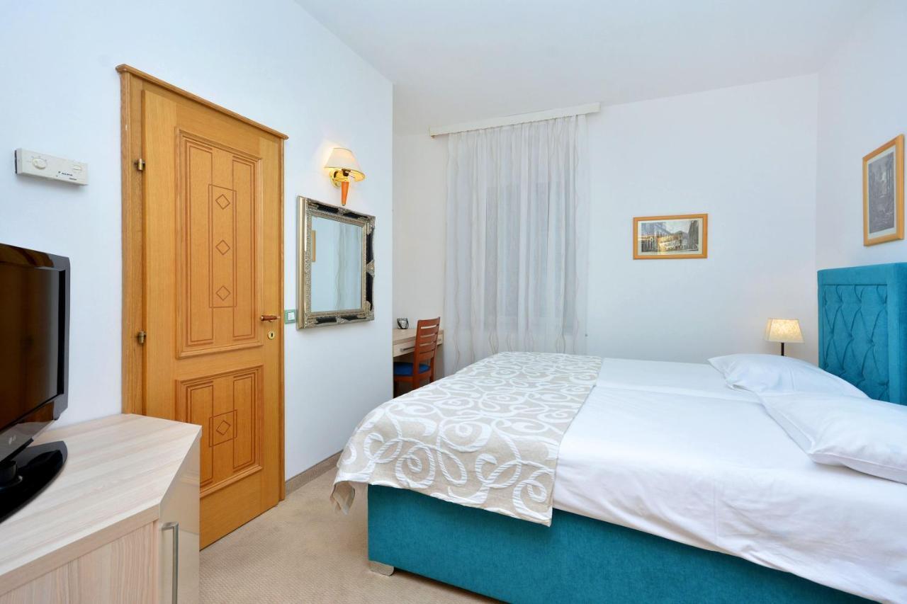 Hotel Adriana 3*