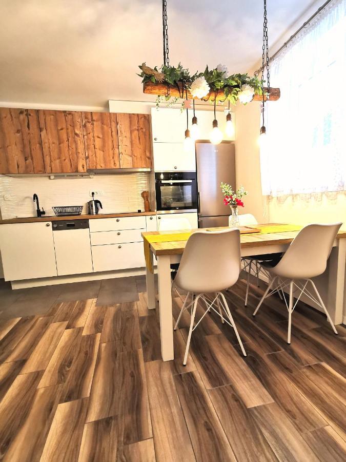 Colors Apartment Split