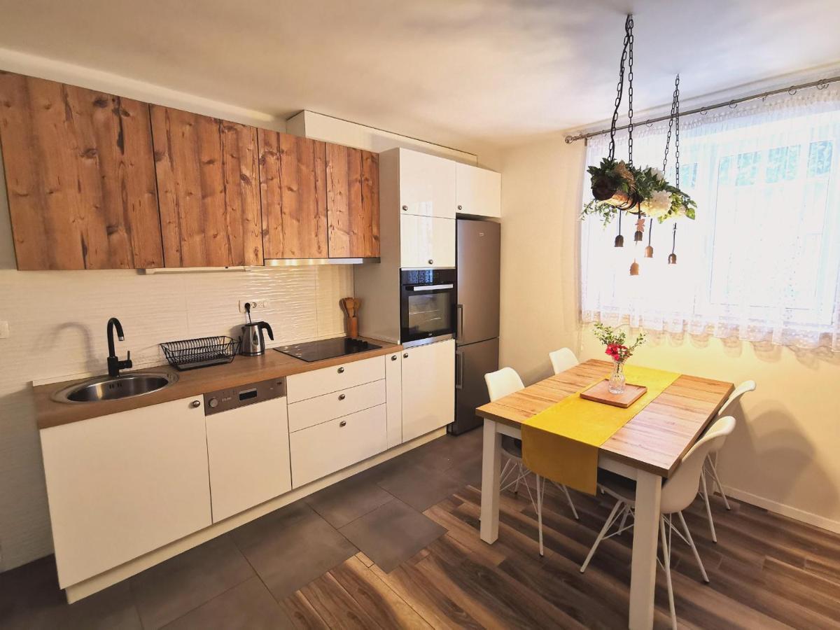 Colors Apartment Split