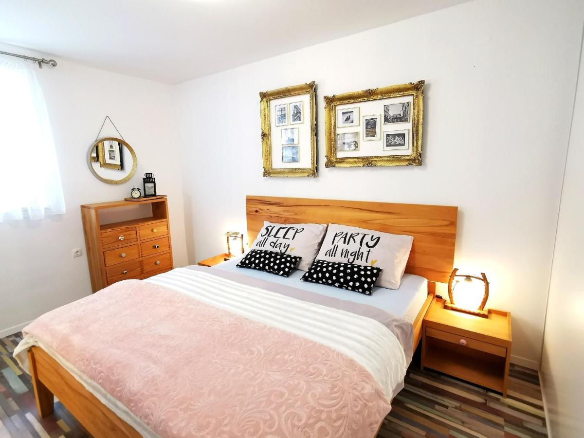 Colors Apartment Split
