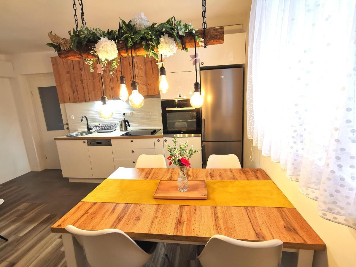 Colors Apartment Split