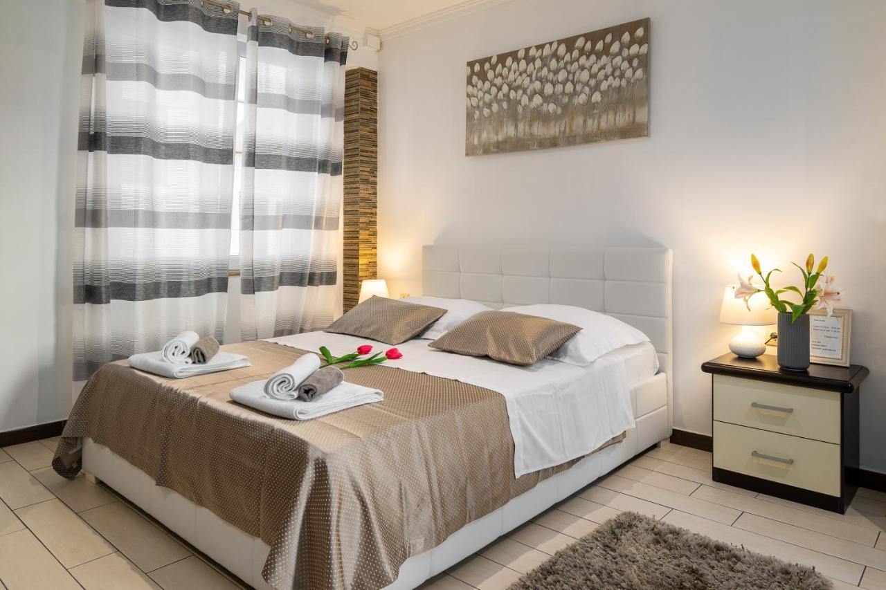 Studio La Luna Apartment *