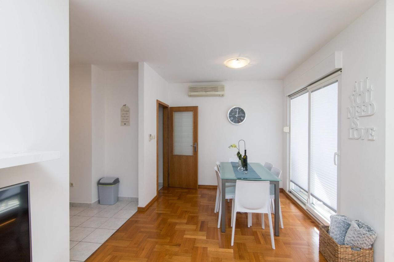 Apartment Mirela Apartment