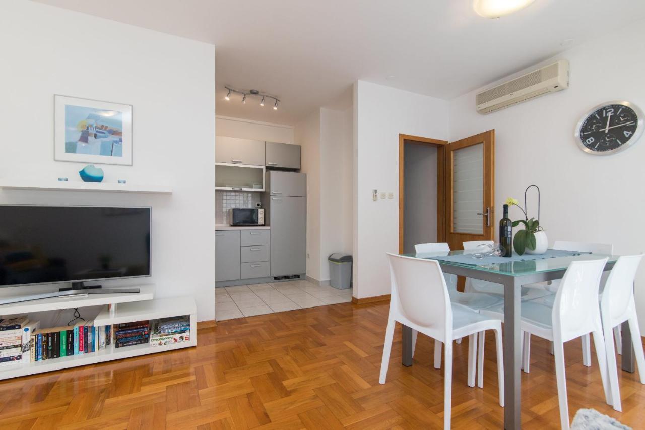 Apartment Mirela *