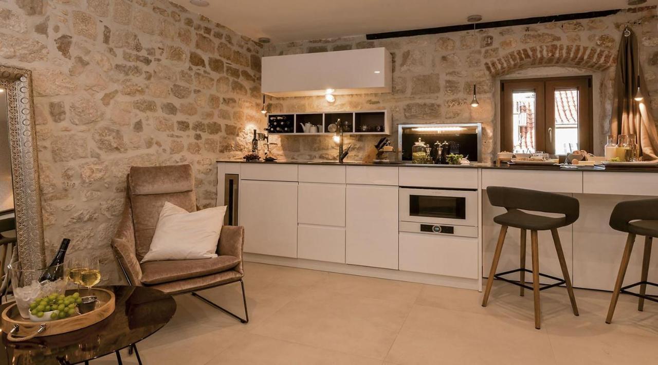Luxury Studio Eminence In The Old Center Of On Pjaca Square Apartment