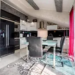 Luxury Spacious Apt Near Znjan Beach W Sea View