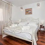 Central Luxury Apartment Xenia