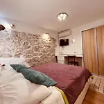 Guesthouse F