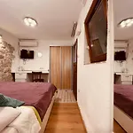Guesthouse F