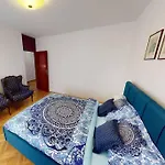 Writer\'S Apartment In An Unique Split District