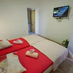Studio Apartman M&F