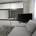 Apartment Matijas, 3 Bedroom Apt With Terrace And Parking
