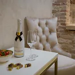 Le Premier Luxury Rooms