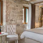 Le Premier Luxury Rooms