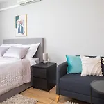 Luxury Apartment Near The Sea